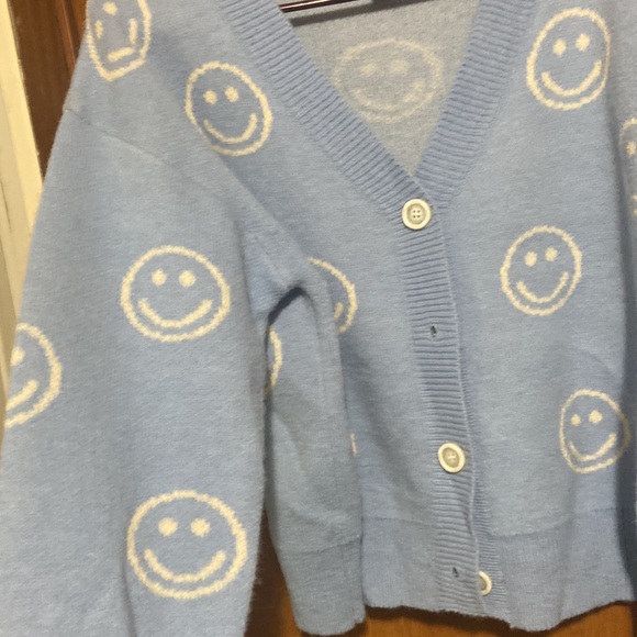 Junior size small sweater - Picture 3 of 4